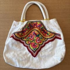 刺繍入りホワイトトートバッグのサムネイル