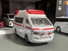 トミカ　トヨタ　ハイエース　救急車