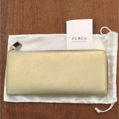 FURLAのゴールド長財布のサムネイル