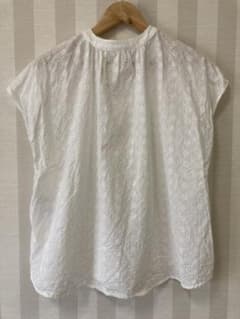 シーズンリーズン　ノースリーブ刺繍ブラウス　花柄刺繍　ホワイト　前後着のサムネイル