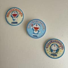 ドラえもん ピンバッジ 3個セット - メルカリ