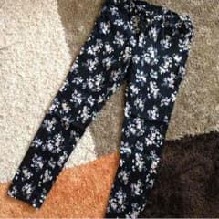 【専用】オリーブデオリーブ 花柄パンツのサムネイル