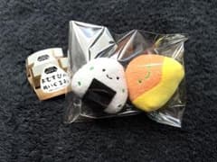 クオリア　にっこりーノ　おむすびのぬいぐるみのサムネイル