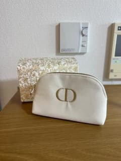 Dior CDロゴ ベルベット ポーチ ホワイトのサムネイル