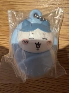 ちいかわ　ガシャポン　おくるみマスコットチャーム　ハチワレのサムネイル