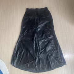 黒 合成皮革 フレアロングスカートのサムネイル