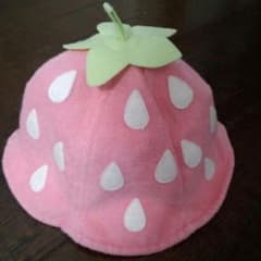 りんご様♡専用　コムサ　いちごの帽子のサムネイル