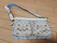 Coach コーチのベルトポーチ★斜め掛けにもなります★ベージュ系 Coach コーチのベルトポーチ☆斜め掛けにもなります☆ベージュ系