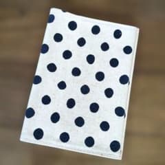 水玉模様の布製ブックカバー
