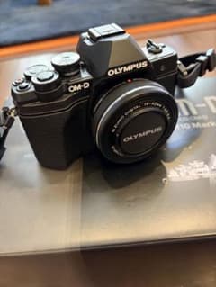 OLYMPUS OM-D E-M10 Mark II 本体 レンズキットのサムネイル