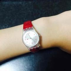 値下げ swatch レッド腕時計のサムネイル