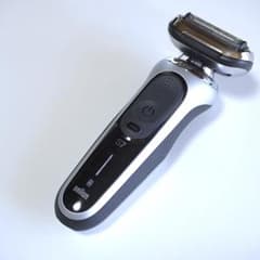 ブラウン　電気シェーバー　洗浄機付き　３枚刃　シリーズ７　2023年製のサムネイル