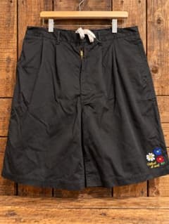 美品 What it isn’t 花柄刺繍 ワイドハーフパンツ XL ブラックのサムネイル