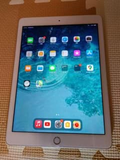 良品！iPad 6世代Wi-Fi+Cellularモデル/32GB　SIMフリーのサムネイル