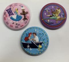 ディズニー 刺繍缶バッジ　アリエル　アラジン　ジャスミン　アリスのサムネイル
