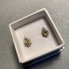 ドロップモチーフ ビジューピアス 両耳用