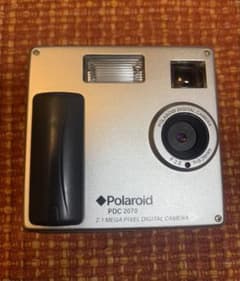 Polaroid PDC-210 2.1メガピクセルデジタルカメラ 通電確認 完動品 Polaroid PDC 2070 デジタルカメラ 2.1メガピクセル - メルカリ
