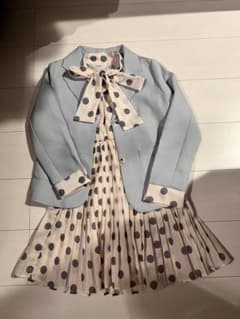 ジャケット➕ドット柄ワンピースのサムネイル