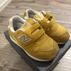 New Balance キッズイエローのサムネイル