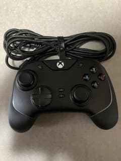 Razer Wolverine V2 Chroma 有線コントローラーのサムネイル