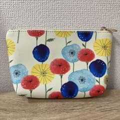 新品　未使用　ポーチ　花柄のサムネイル