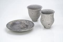 鮫島 陽 さめじまみなみ ぐい呑み2点 小皿1枚 セット 炭化焼成 作家 器のサムネイル