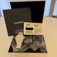 CHANEL J12 ホワイトセラミック 8Pダイヤ 33mm 腕時計のサムネイル