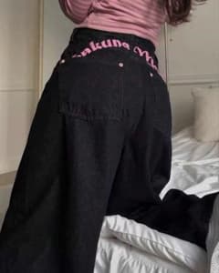 SHEIN ピンク刺繍入りルーズフィットジーンズのサムネイル