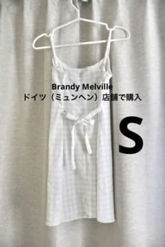 11月まで出品✩︎⡱Brandy Melville ワンピース ピスタチオカラーのサムネイル