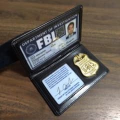 FBI 捜査官 レプリカ バッジ付き IDケース 手帳 - メルカリ