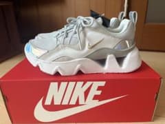NIKE ウィメンズ スニーカー RYZ365 ホワイトのサムネイル