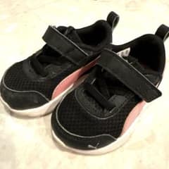 Puma ベビースニーカー ブラック/ピンク ベルクロのサムネイル