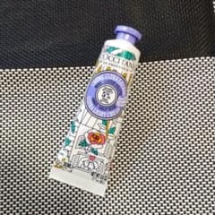 ロクシタンスノーシアハンドクリーム 30ml《新品未使用》のサムネイル