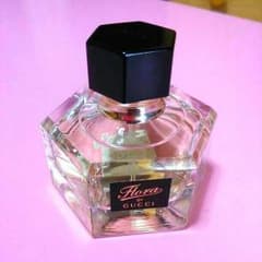 フローラ バイ グッチ☆香水のサムネイル