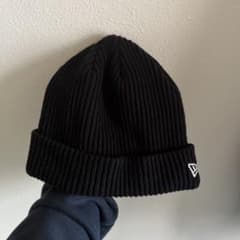 NEWERA ブラックニット帽 ビーニーのサムネイル
