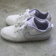 NIKEのサムネイル