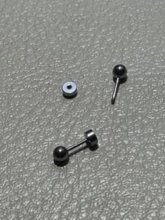 ト*と様 純チタン ボールピアス 4mm 両耳用 ネジ式キャッチのサムネイル