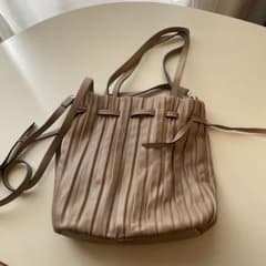 ZARA プリーツデザイン ショルダーバッグ ベージュのサムネイル