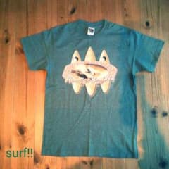 ②送料込み！デザイン性が高いクールなTシャツです！のサムネイル