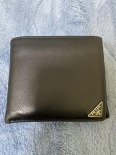 PRADA 二つ折り財布　ブラックのサムネイル