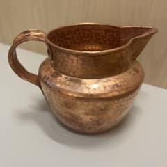 麗江銅器　銅製　槌目仕上げ ピッチャー 水差し 麗江銅器 銅製 槌目仕上げ ピッチャー 水差し - メルカリ