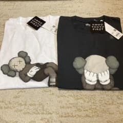 KAWS UNIQLO コラボTシャツのサムネイル