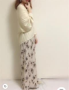 花柄ワイドパンツのサムネイル