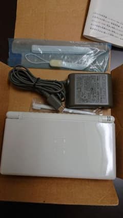 【ほぼ未使用】 任天堂DSのサムネイル
