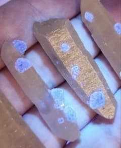蛍光フローライト　オン　クリスタルのサムネイル