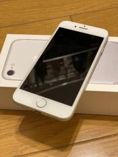 iPhone 7 Silver 32 GB auのサムネイル