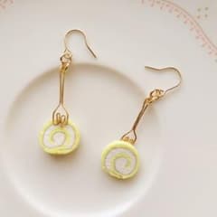 【特価】ロールケーキピアス イヤリングのサムネイル