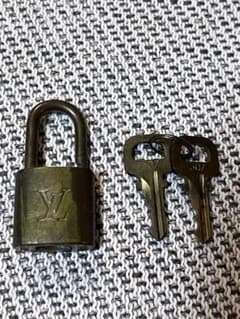 307 ルイヴィトン　鍵　パドロック　Louis Vuitton　カデナのサムネイル