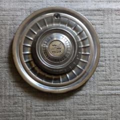 1959年キャデラックホイールキャップ1枚のみのサムネイル