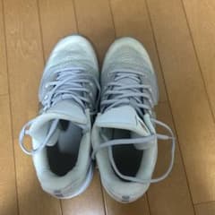 バスケットボールシューズ グレーのサムネイル